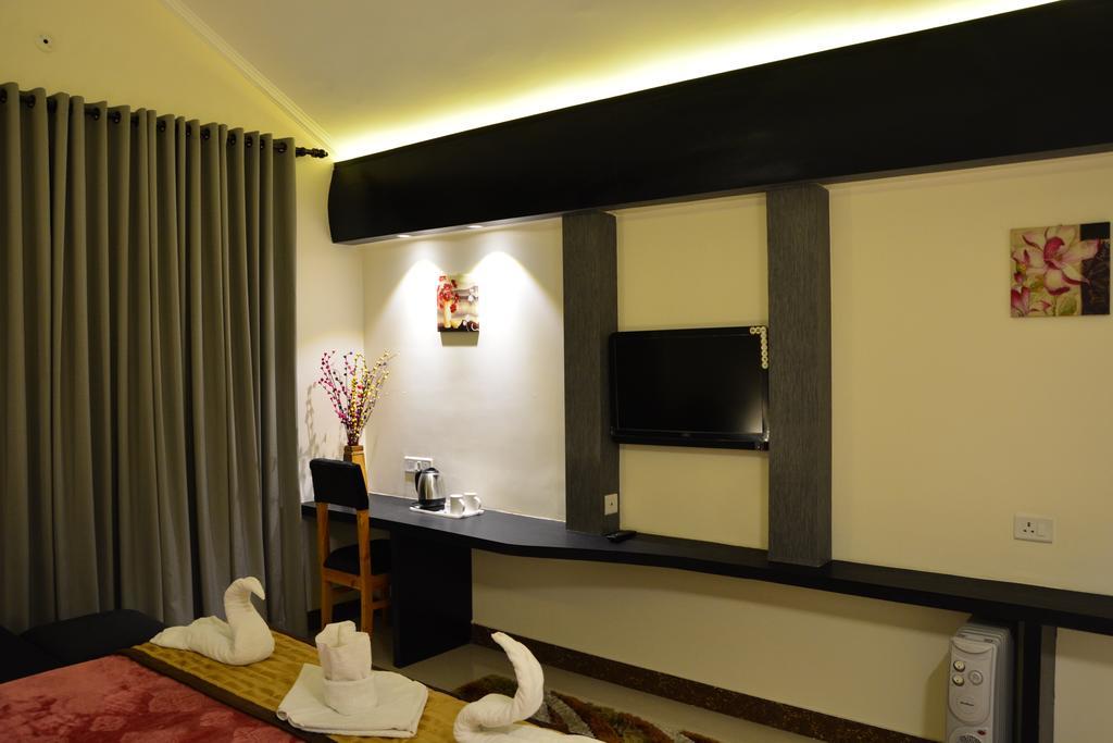 Harshikhar Hotel Bhimtal Room photo